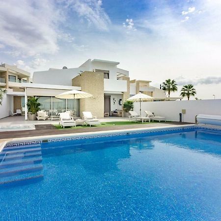 Villa White Whale Адехе Екстериор снимка