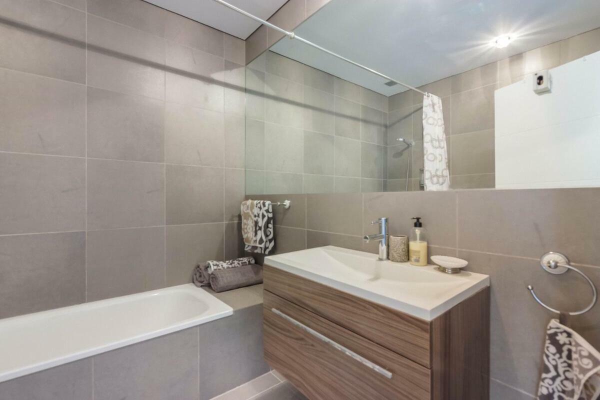 Villa White Whale Адехе Екстериор снимка