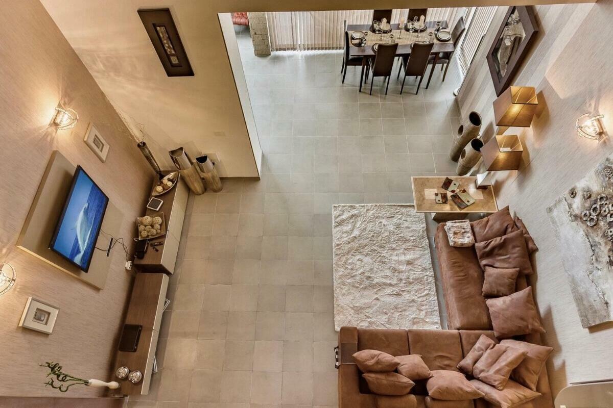 Villa White Whale Адехе Екстериор снимка
