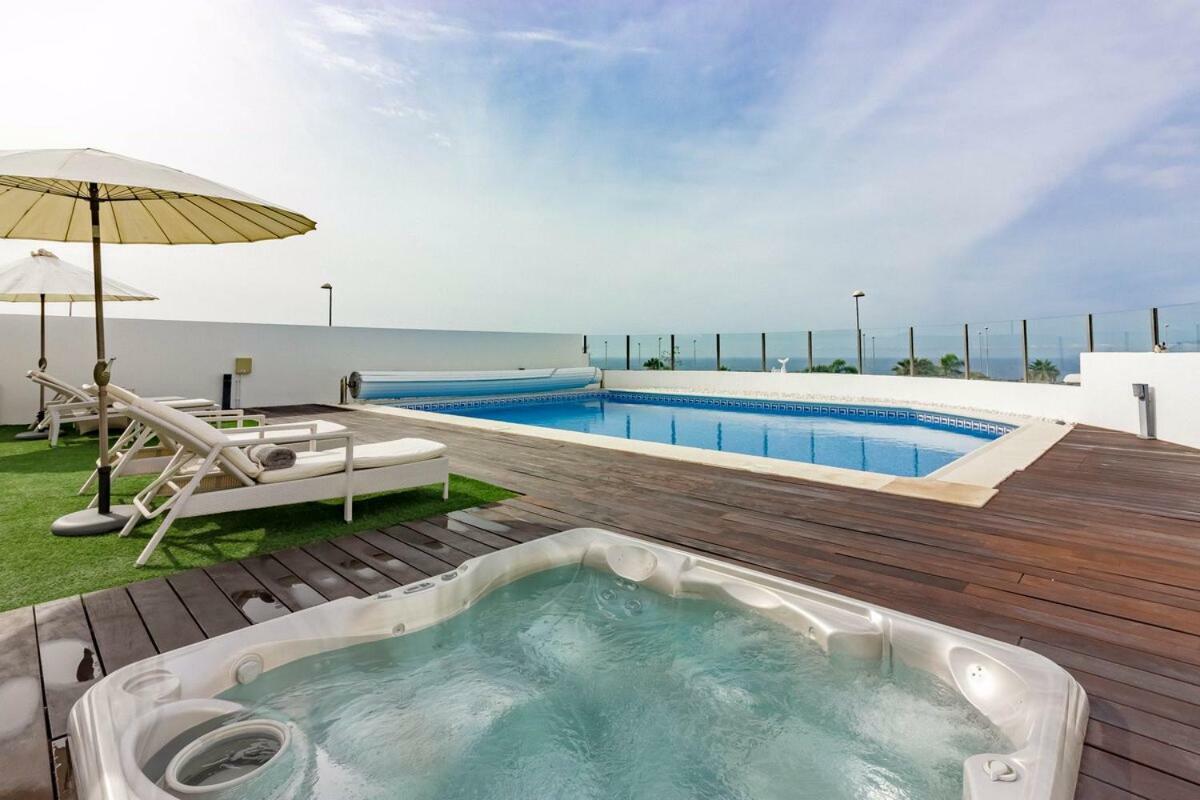 Villa White Whale Адехе Екстериор снимка