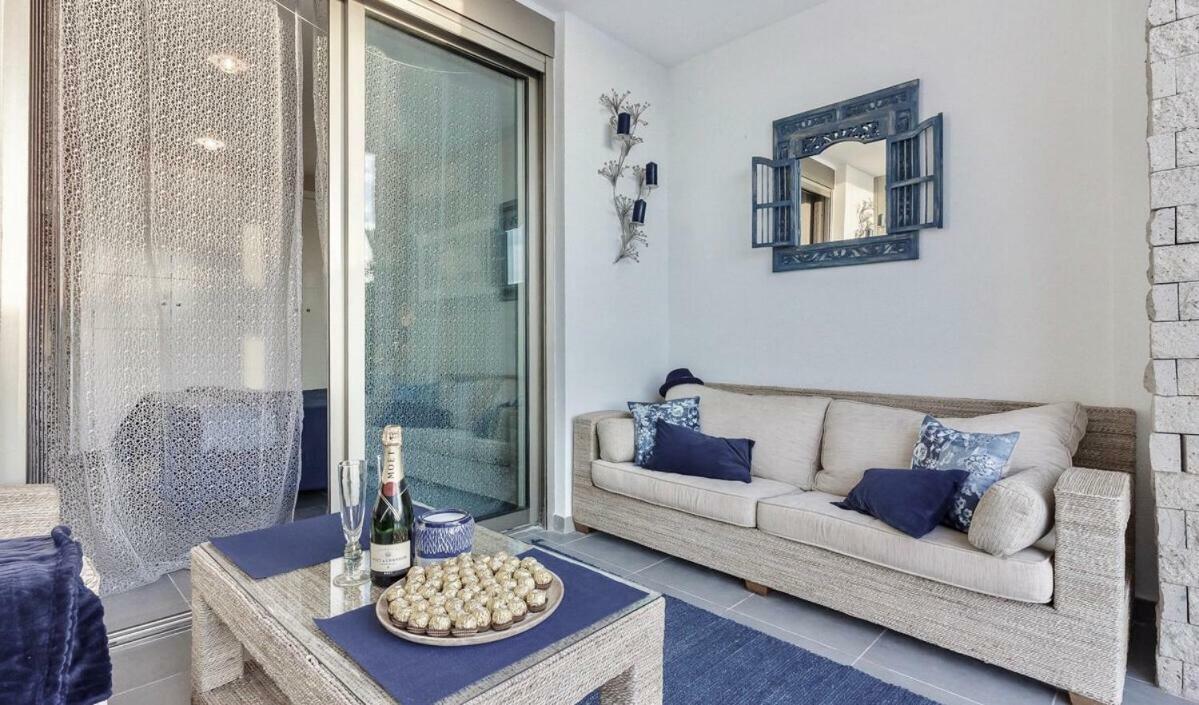 Villa White Whale Адехе Екстериор снимка